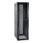 AR3105, Gabinete NetShelter SX de 45 U, 600 mm de ancho x 1070 mm de profundidad, con paneles laterales, negro